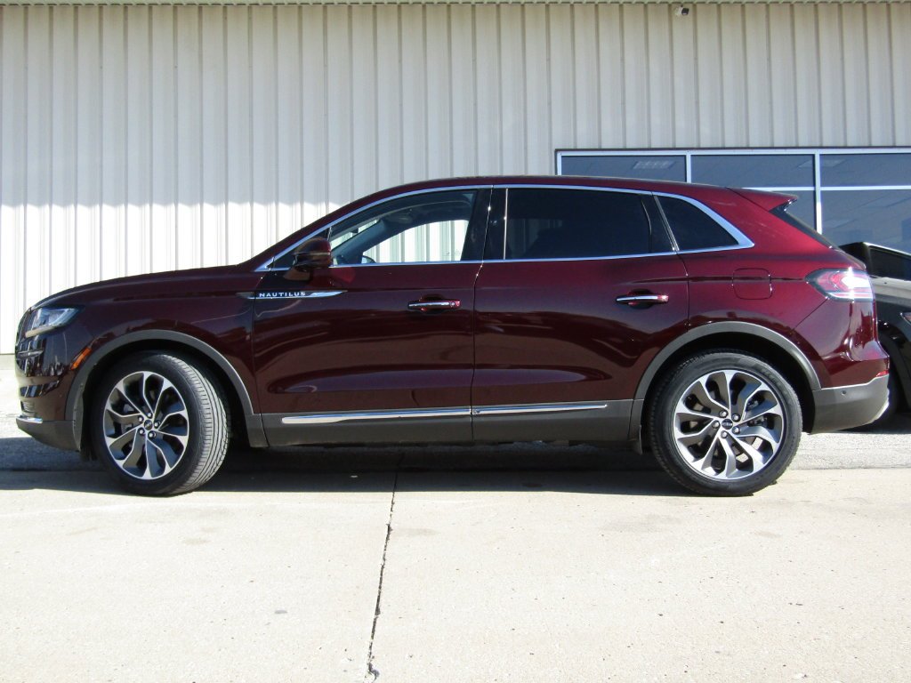 Used 2023 Red Lincoln Reserve image 11