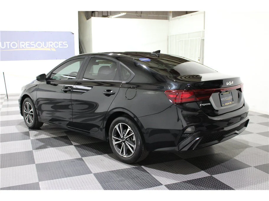 2023 Kia Forte LXS - Photo 6