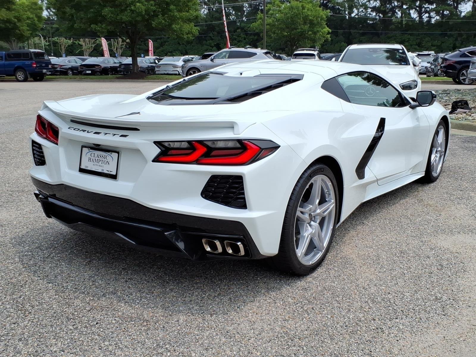 Used 2022 Arctic White Chevrolet 2LT image 9
