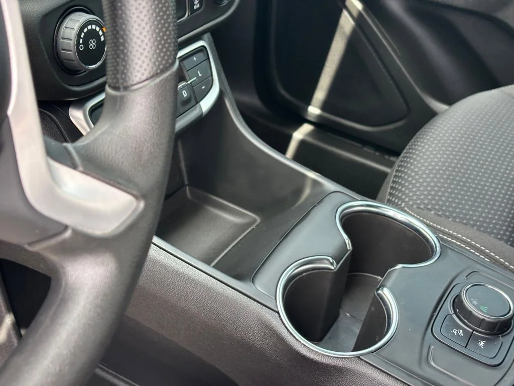 Used 2024  GMC SLE image 13