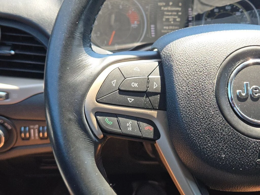 Used 2016 Gray Jeep Latitude image 28