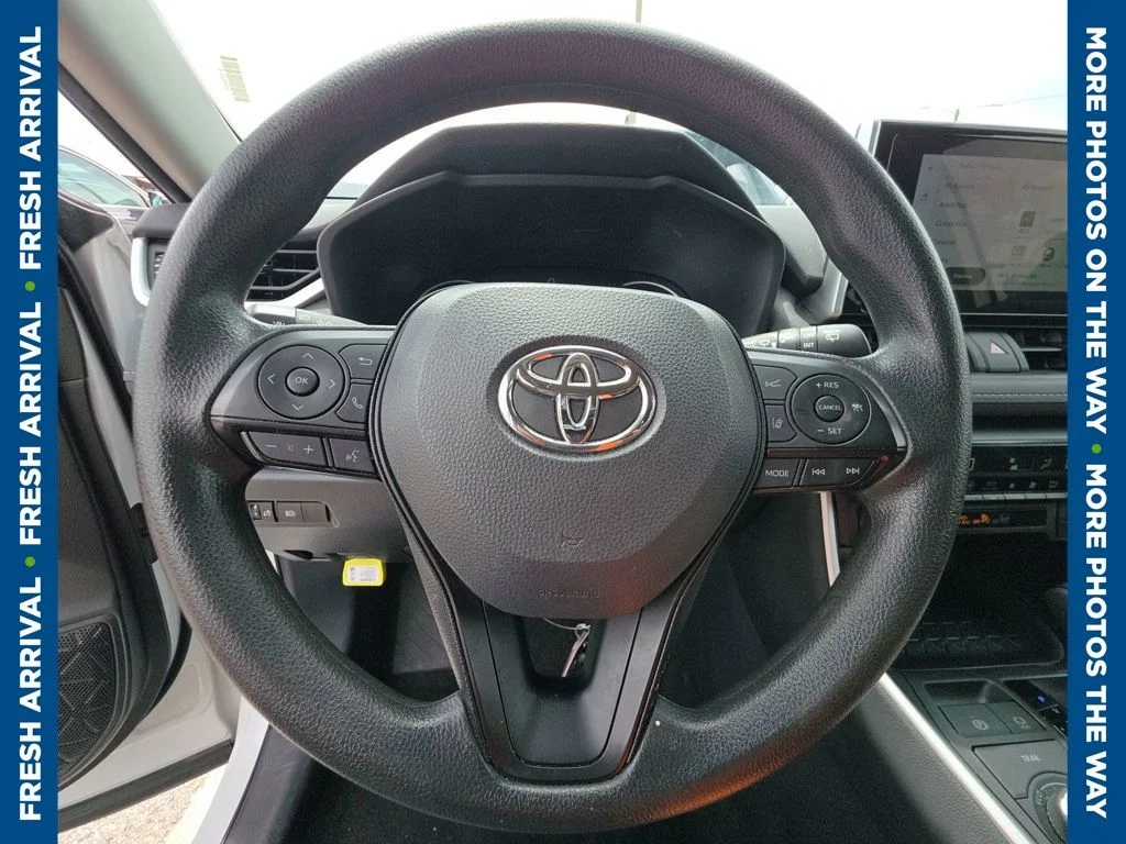 Used 2025 White Toyota XLE image 7