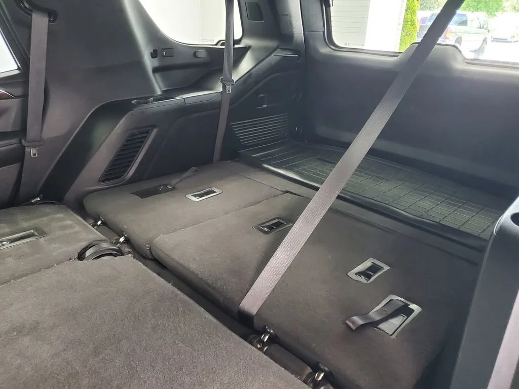 Used 2023 Summit White GMC SLE image 28