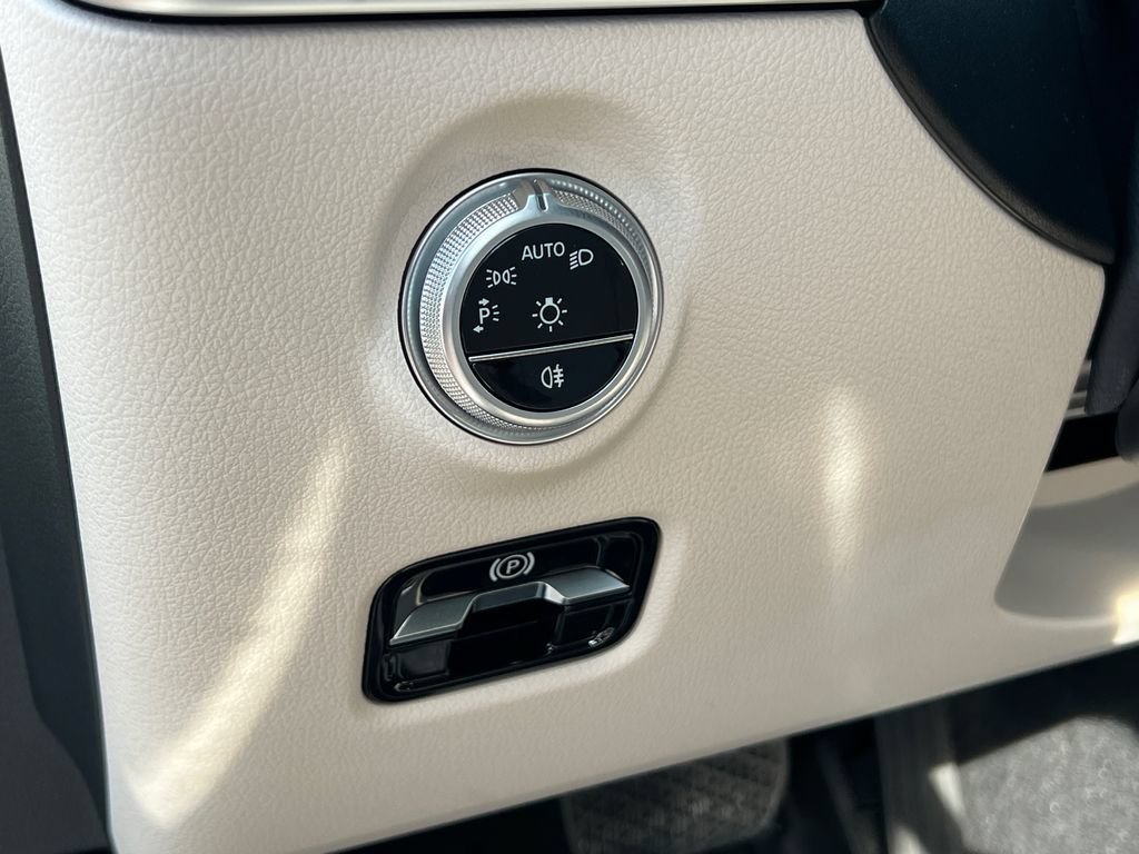 New 2026 Polar White Mercedes-Benz C 300 image 53