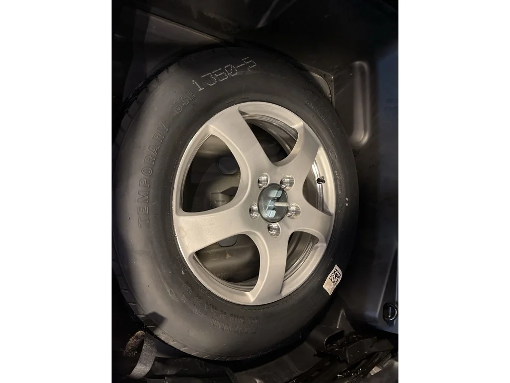 Used 2023 Diamond Black Crystal Pearl Jeep Limited image 23