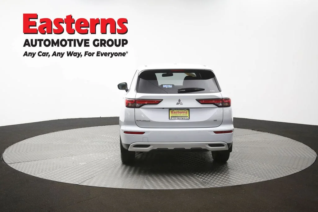 Used 2024 White Mitsubishi SE image 35
