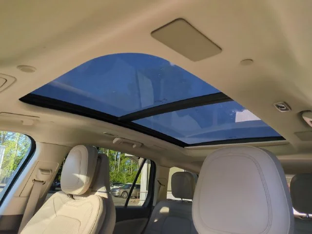 Used 2021 Blue Lincoln Reserve image 28
