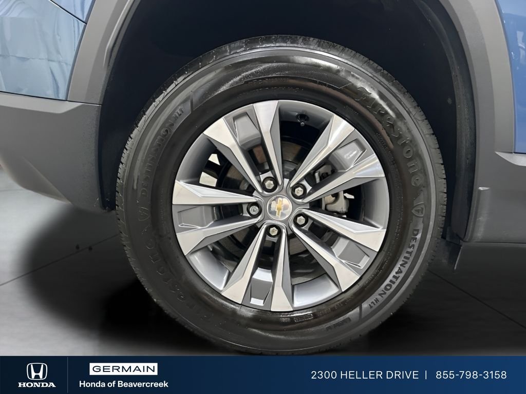 Used 2025 Lakeshore Blue Metallic Chevrolet LT image 27