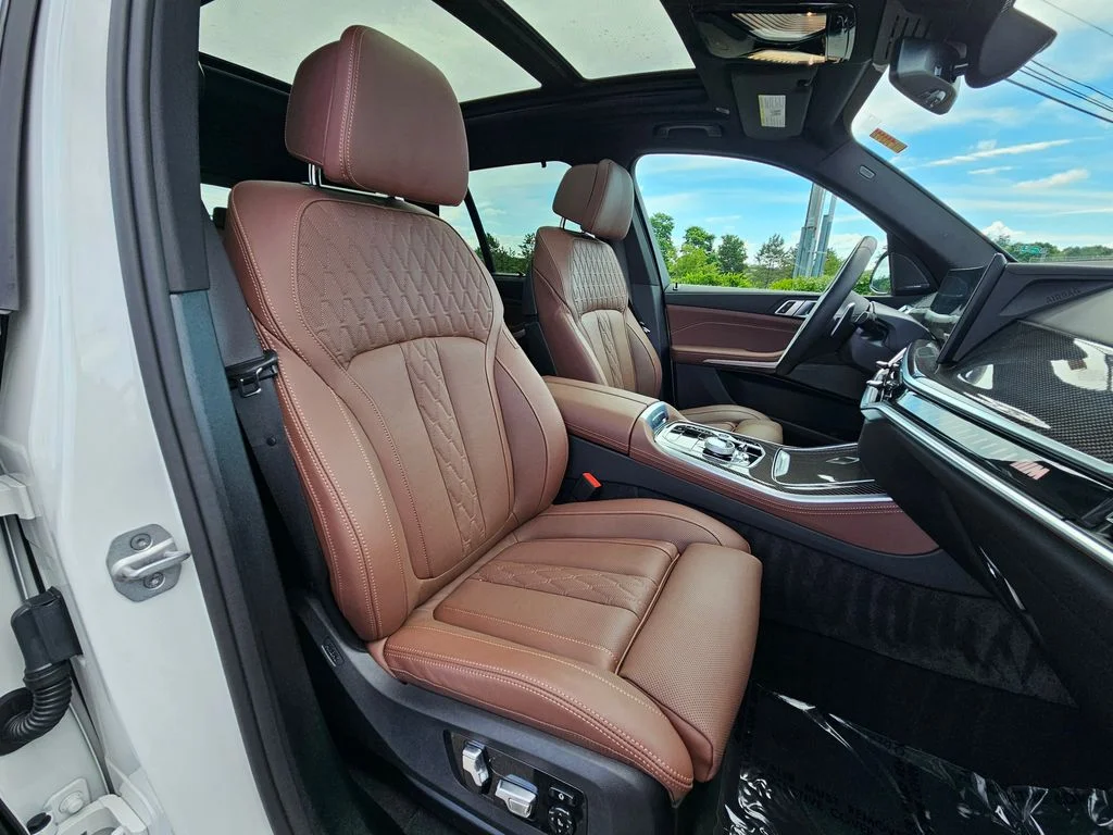 Used 2026 Mineral White Metallic BMW M60i image 19