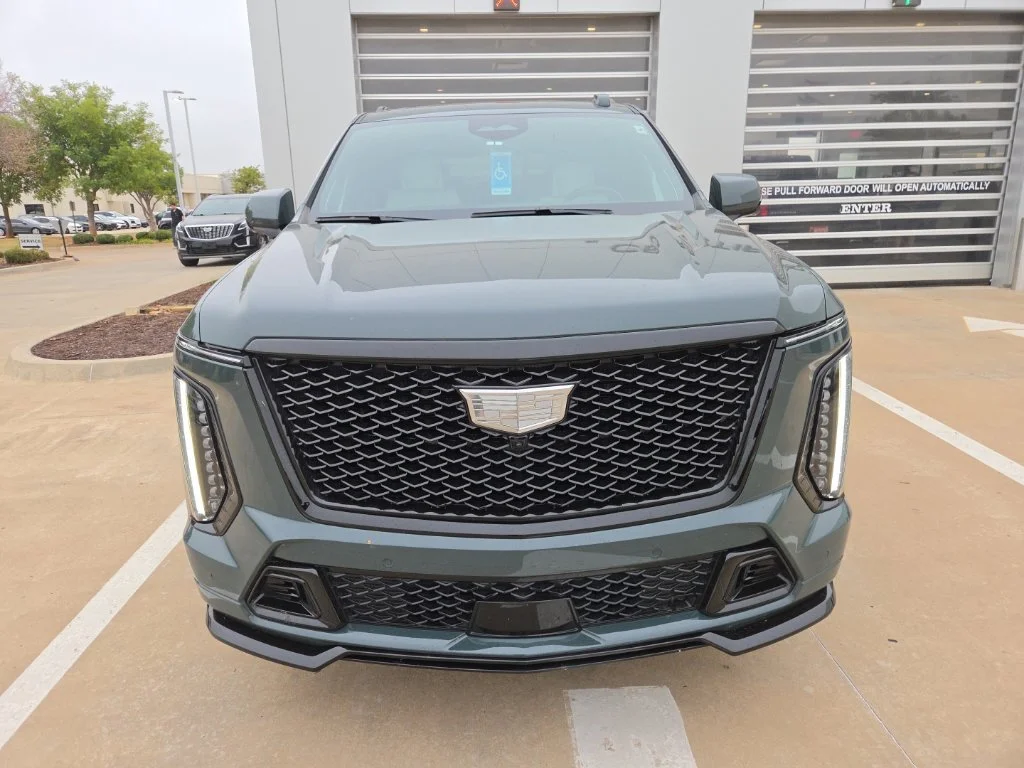 Used 2025 Green Cadillac V-Series image 6