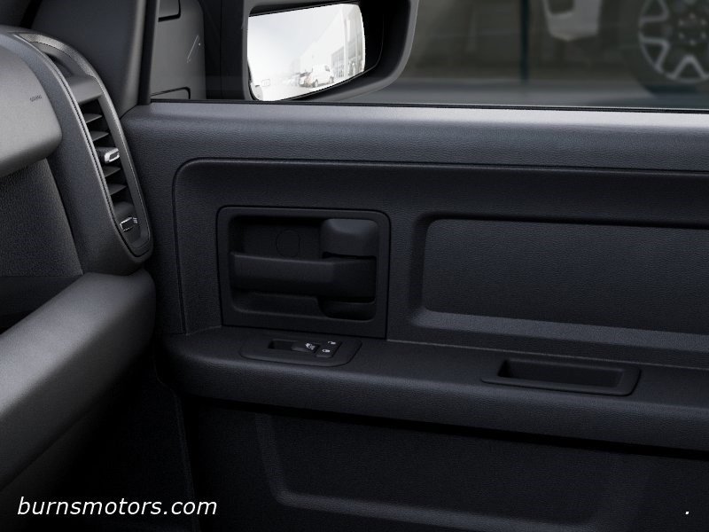 New 2026 Diamond Black Crystal Pearl-Coat Exterior Paint RAM Tradesman image 25