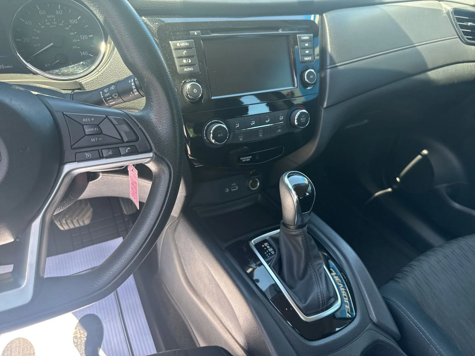 Used 2018  Nissan S image 14
