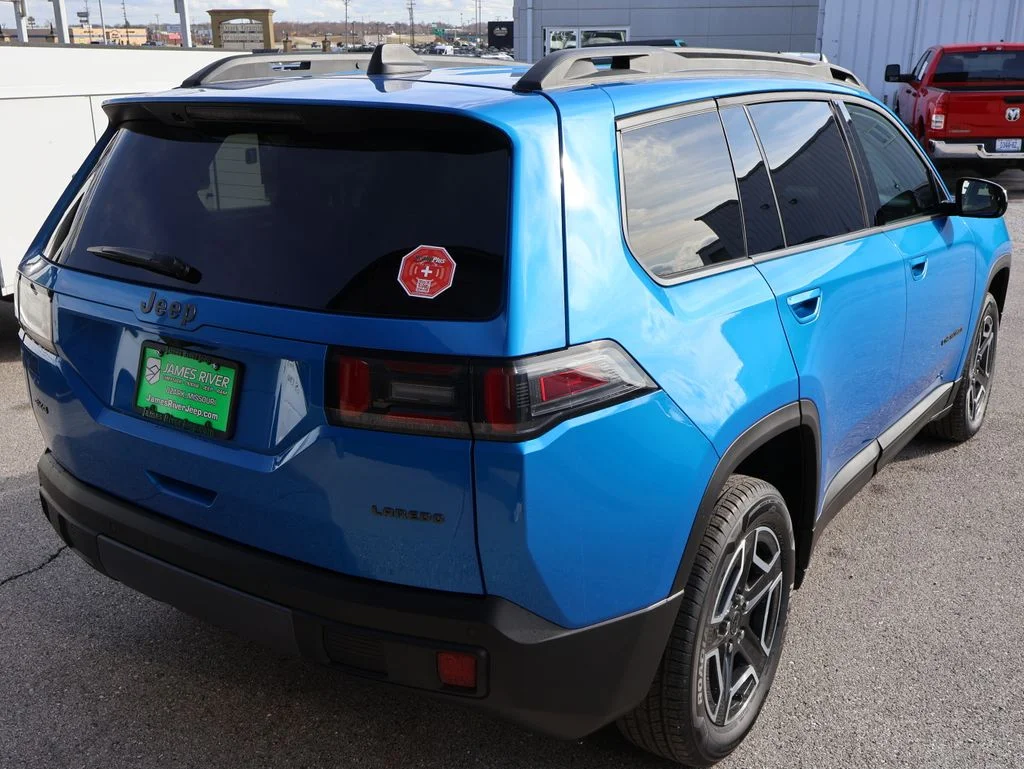 New 2026 Hydro Blue Pearl-Coat Exterior Paint Jeep Laredo image 4