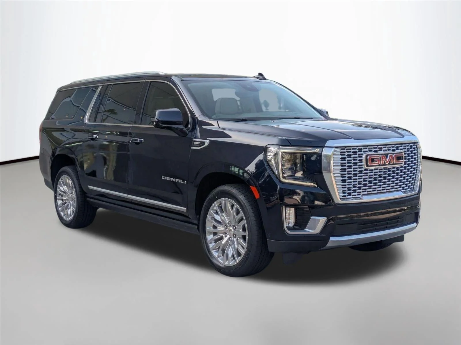 Used 2024 Midnight Blue Metallic GMC Denali image 4