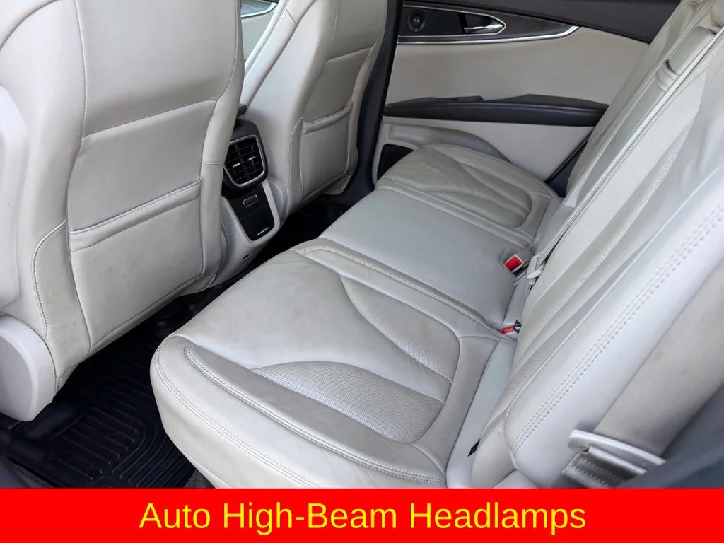 Used 2016 Black Lincoln Select image 20