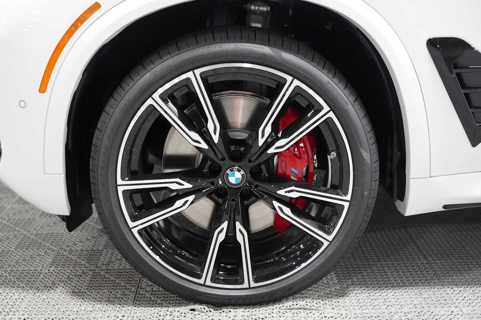 New 2026 Mineral White Metallic BMW M60i image 5