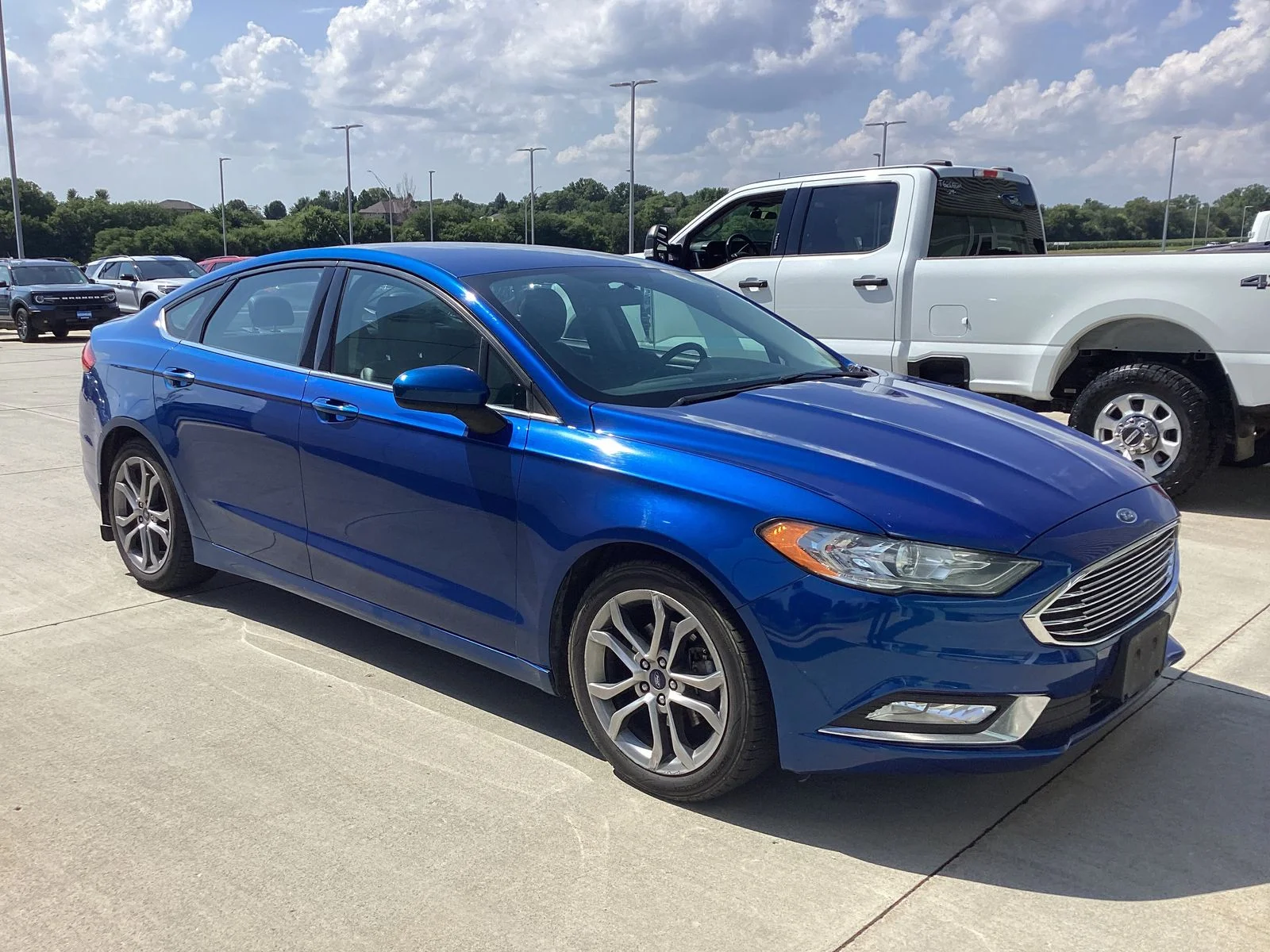 Used 2017 Blue Ford SE image 3