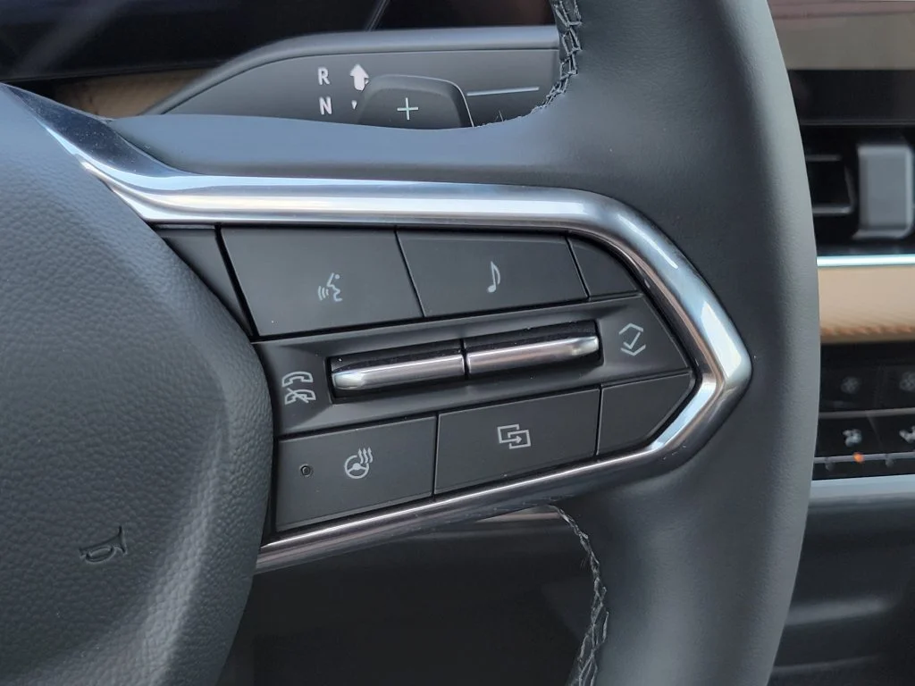 New 2027 Polar White Tricoat Chevrolet ACTIV image 29