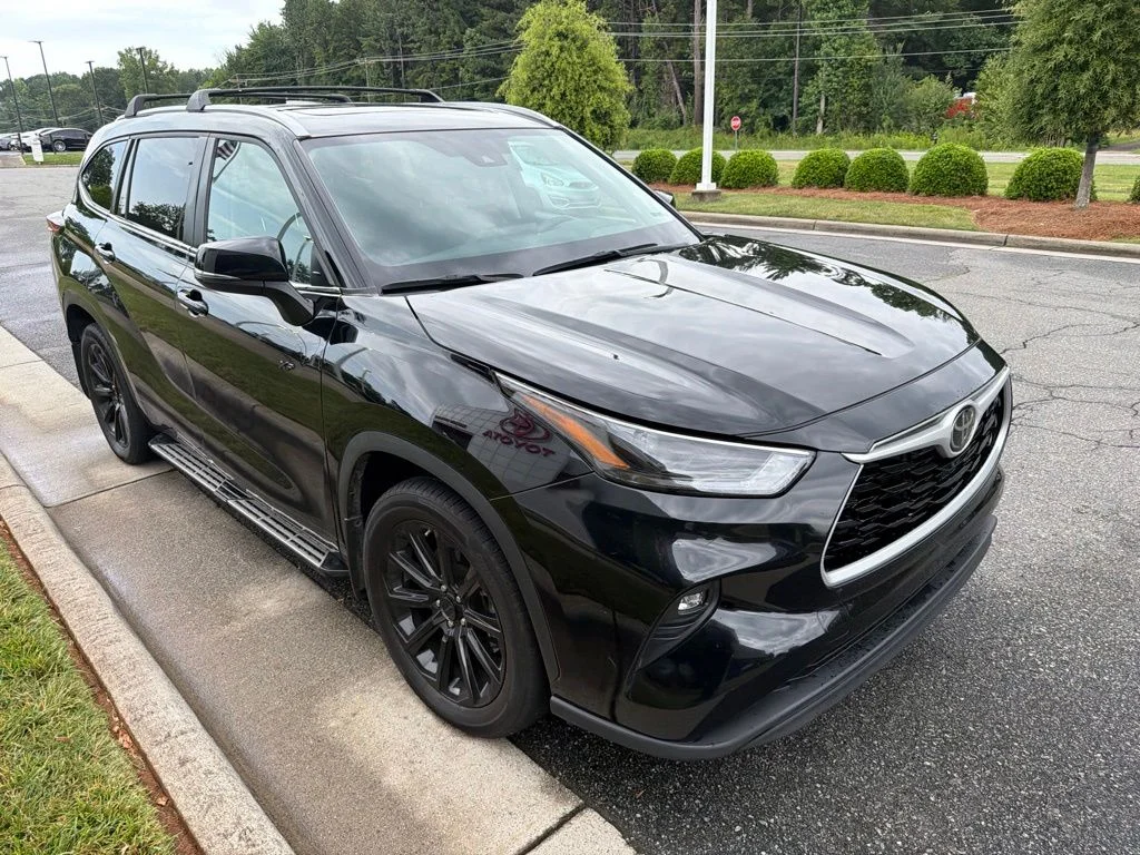Used 2024 Black Toyota XLE image 10