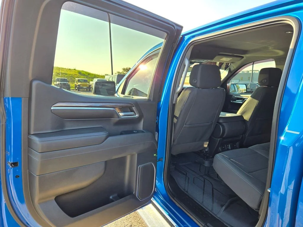 Used 2023 Blue Chevrolet LT image 23