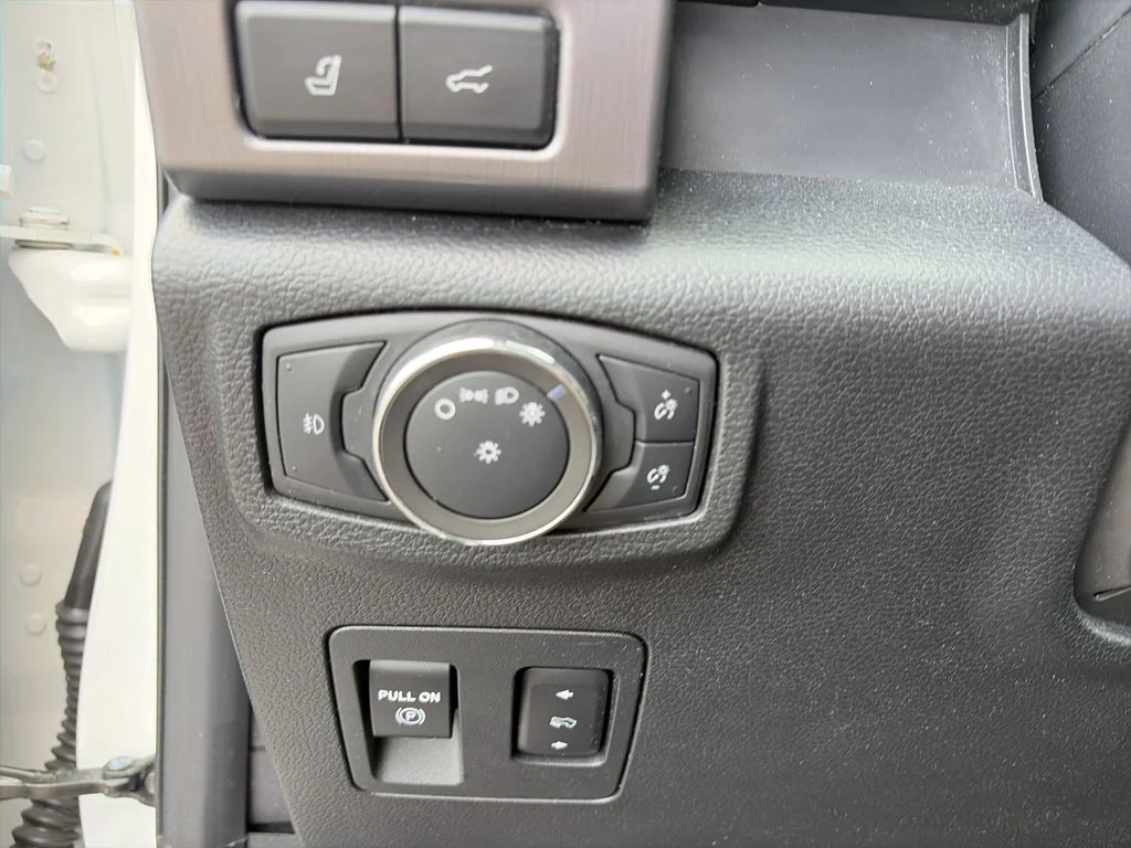 Used 2021 White Ford Platinum image 21