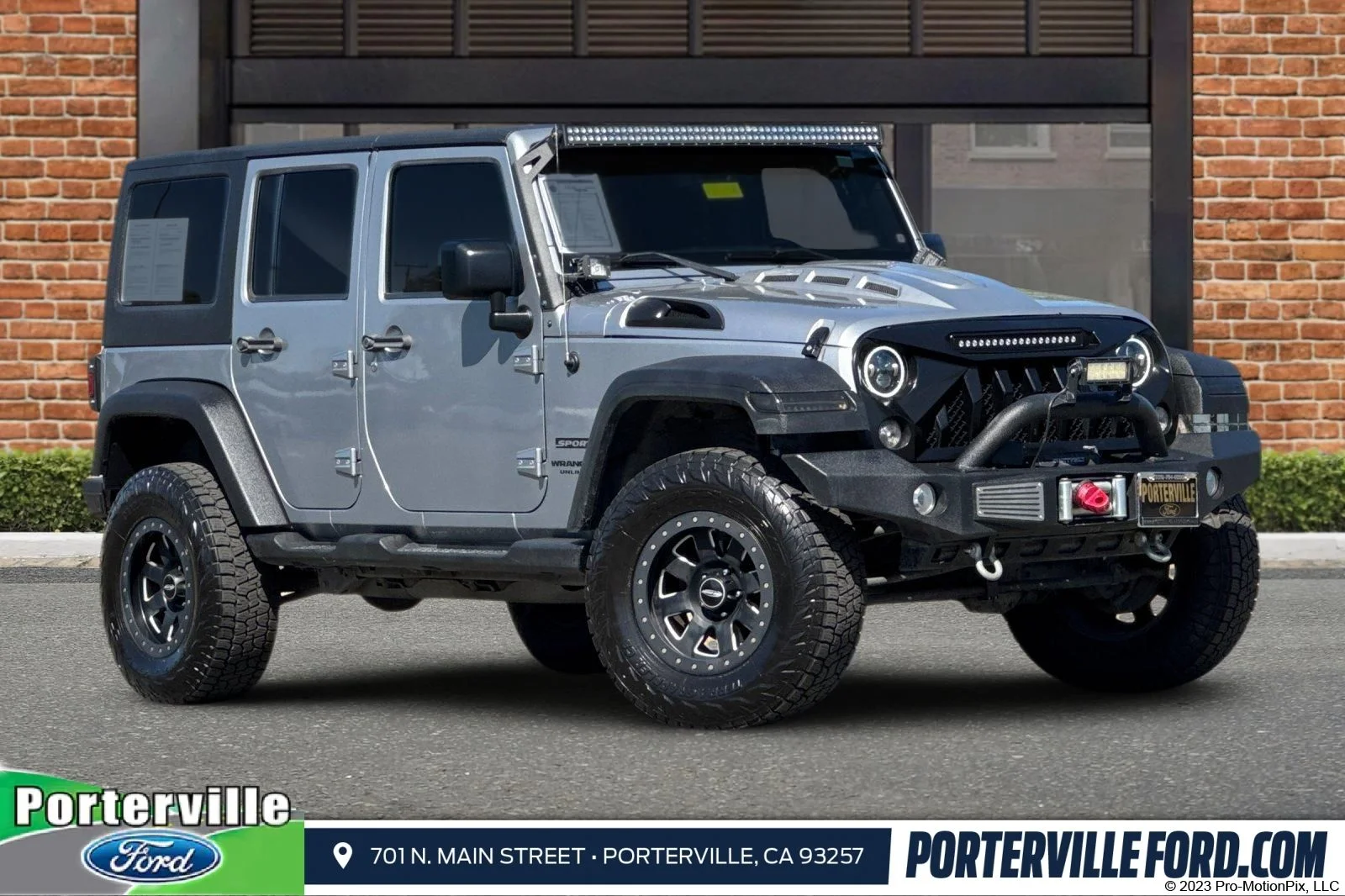 Used 2016 Billet Silver Metallic Clearcoat Jeep Unlimited Sport image 1
