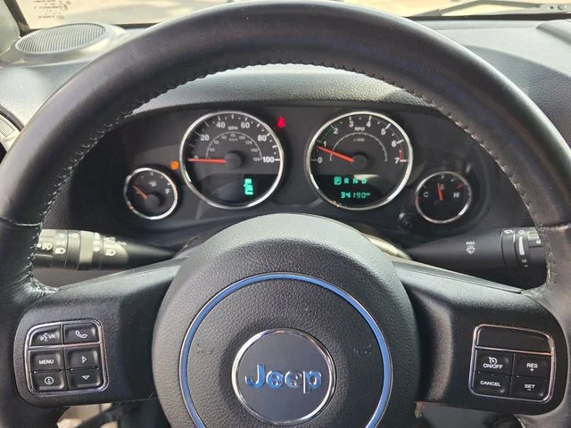 Used 2017  Jeep Sport image 23