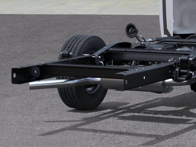 New 2025 Summit White Chevrolet 1WT image 14