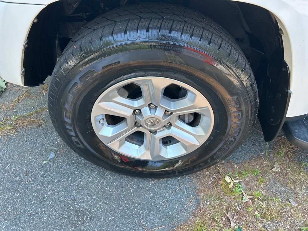 Used 2018 White Toyota SR5 Premium image 12