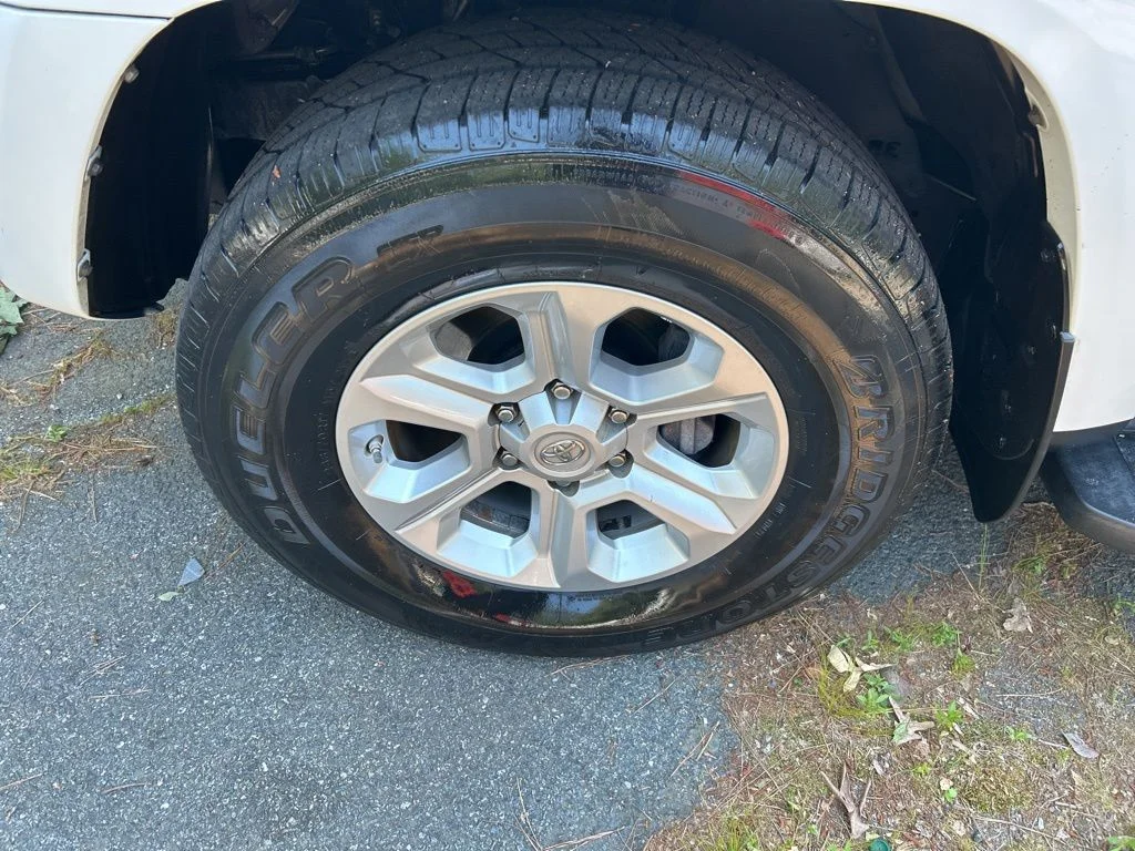 Used 2018 White Toyota SR5 Premium image 12