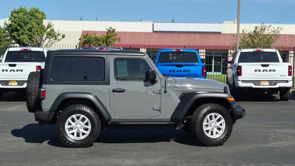 Used 2023 Gray Jeep Sport S image 3