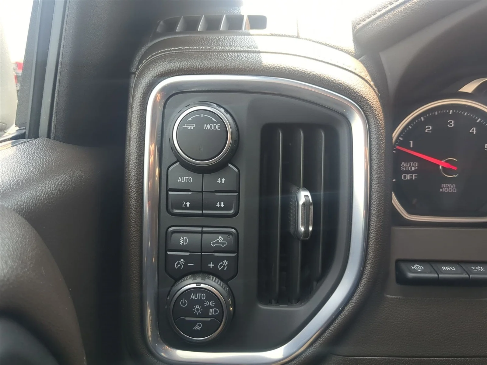 Used 2022 Iridescent Pearl Tricoat Chevrolet LTZ image 18