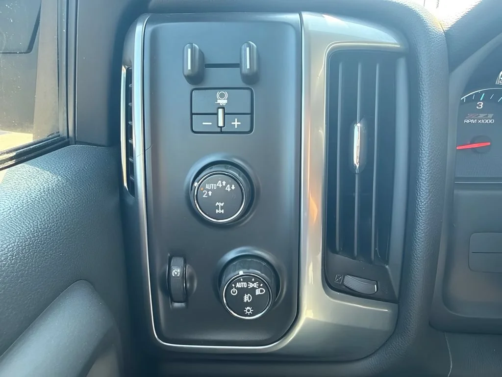 Used 2017 GRAPHITE METALLIC Chevrolet LT image 23