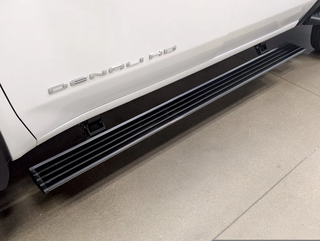 Certified Used 2025 White Frost Tri-Coat GMC Denali Ultimate image 21