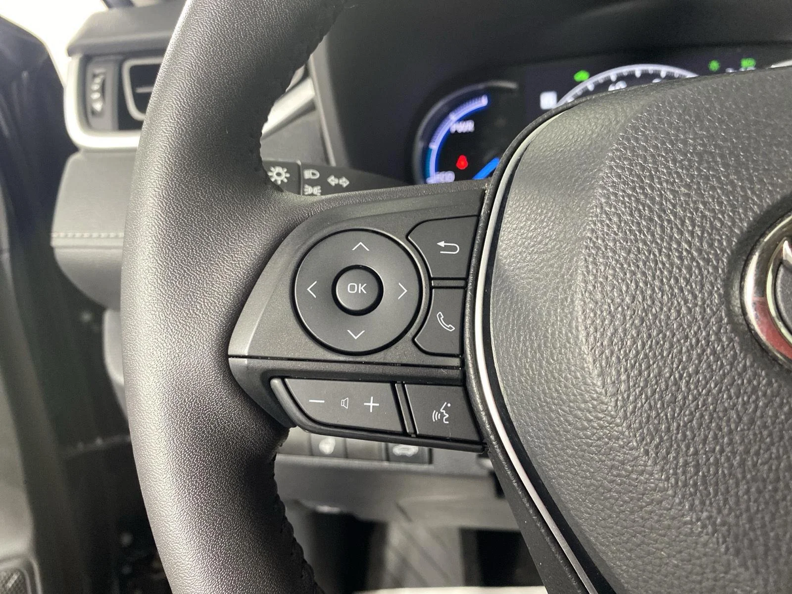 Used 2024 Magnetic Gray Metallic Toyota XLE image 17