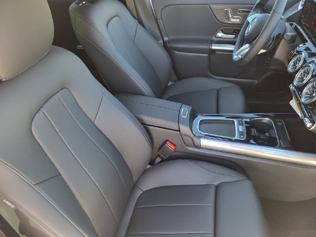 New 2026 Polar White Mercedes-Benz GLA 250 image 17