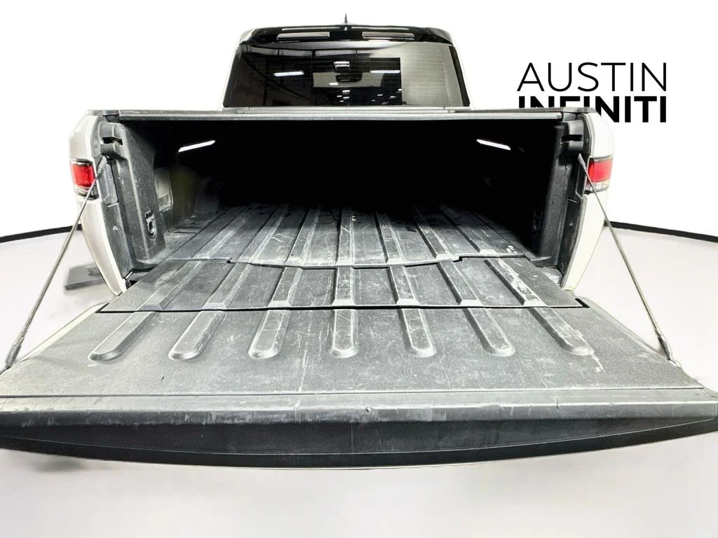 Used 2022 Glacier White Rivian Adventure image 31