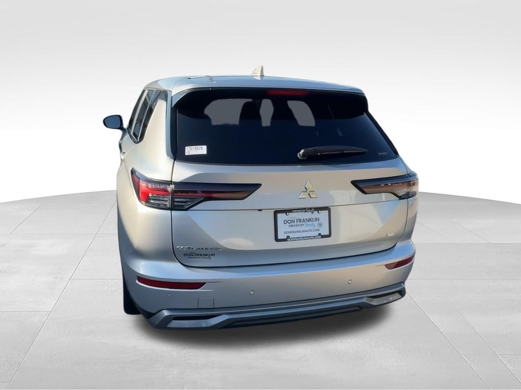 New 2026 Silver Mitsubishi SE image 7