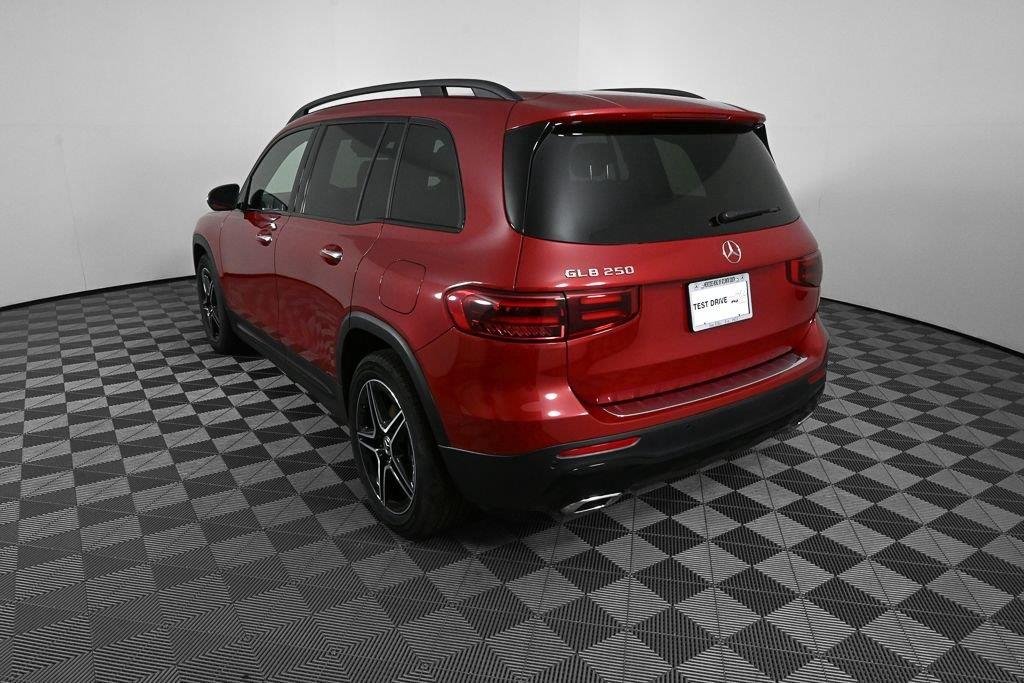 New 2026 MANUFAKTUR Patagonia Red Metallic Mercedes-Benz GLB 250 image 4