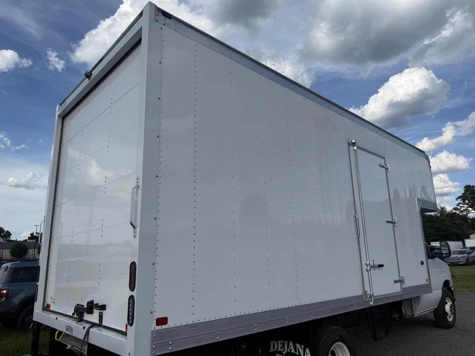New 2027 Oxford White Ford  image 19