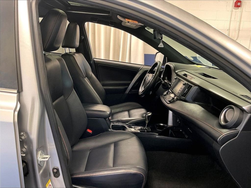 Used 2018 Silver Toyota SE image 11