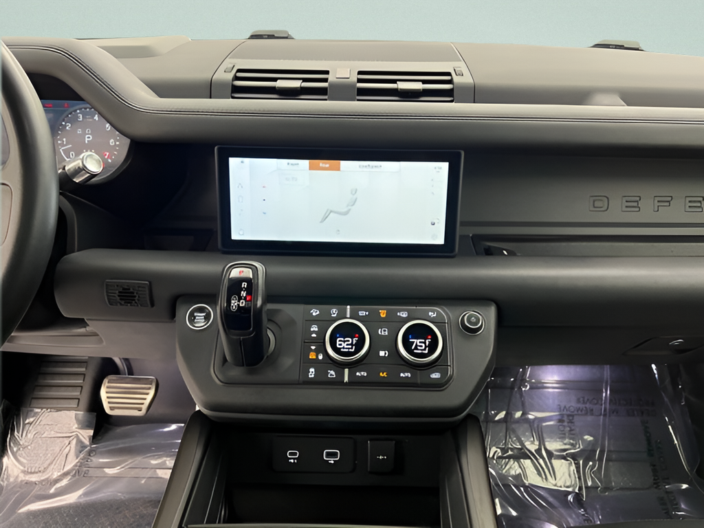 Used 2021  Land Rover X image 21