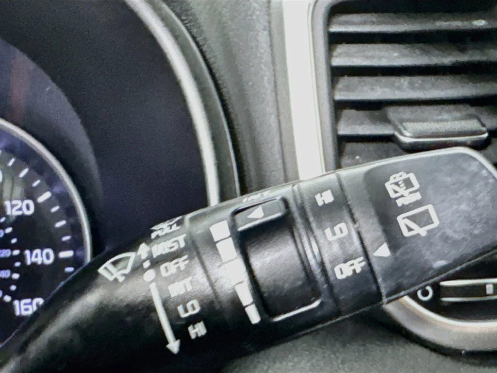 Used 2022 White Kia LX image 14
