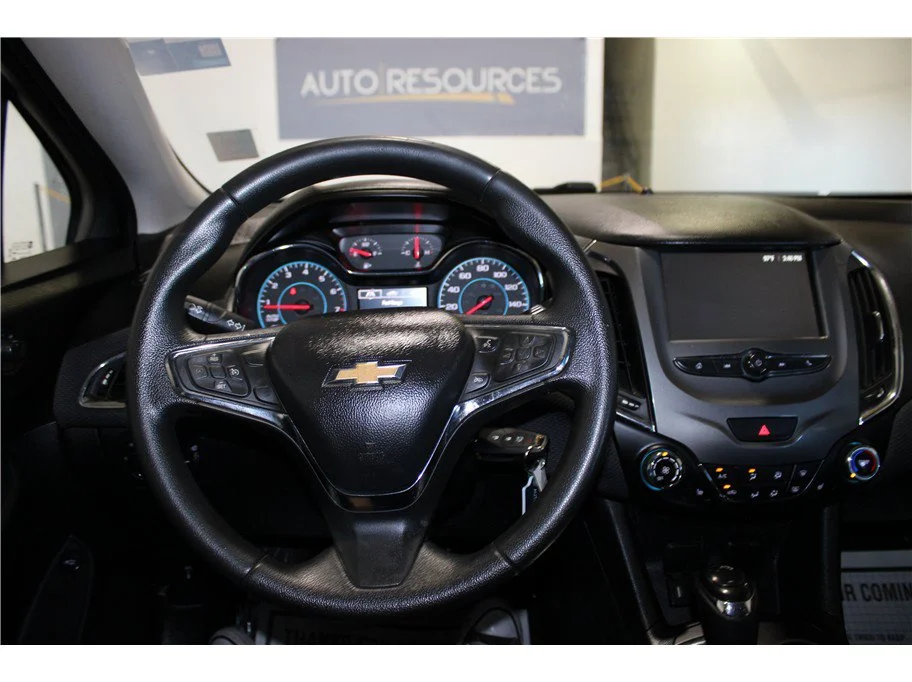 Used 2018 Arctic Blue Metallic Chevrolet LT image 29