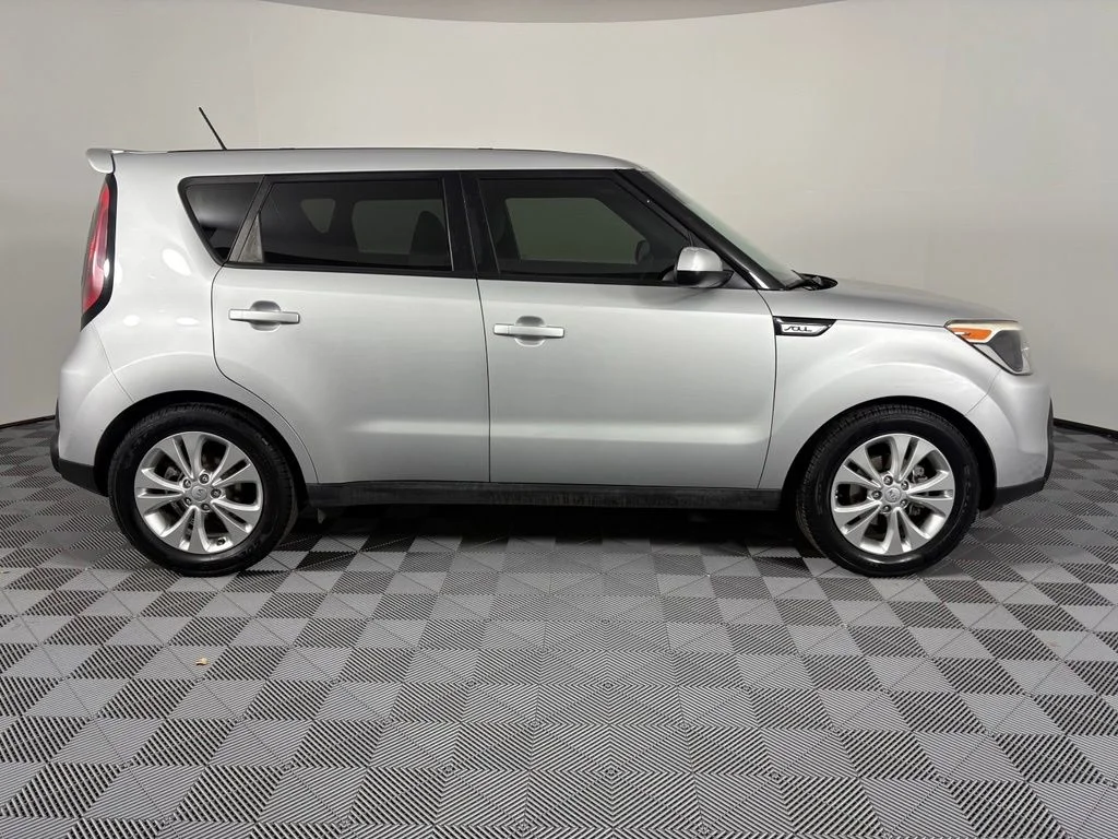 Used 2015 Silver Kia Plus image 7