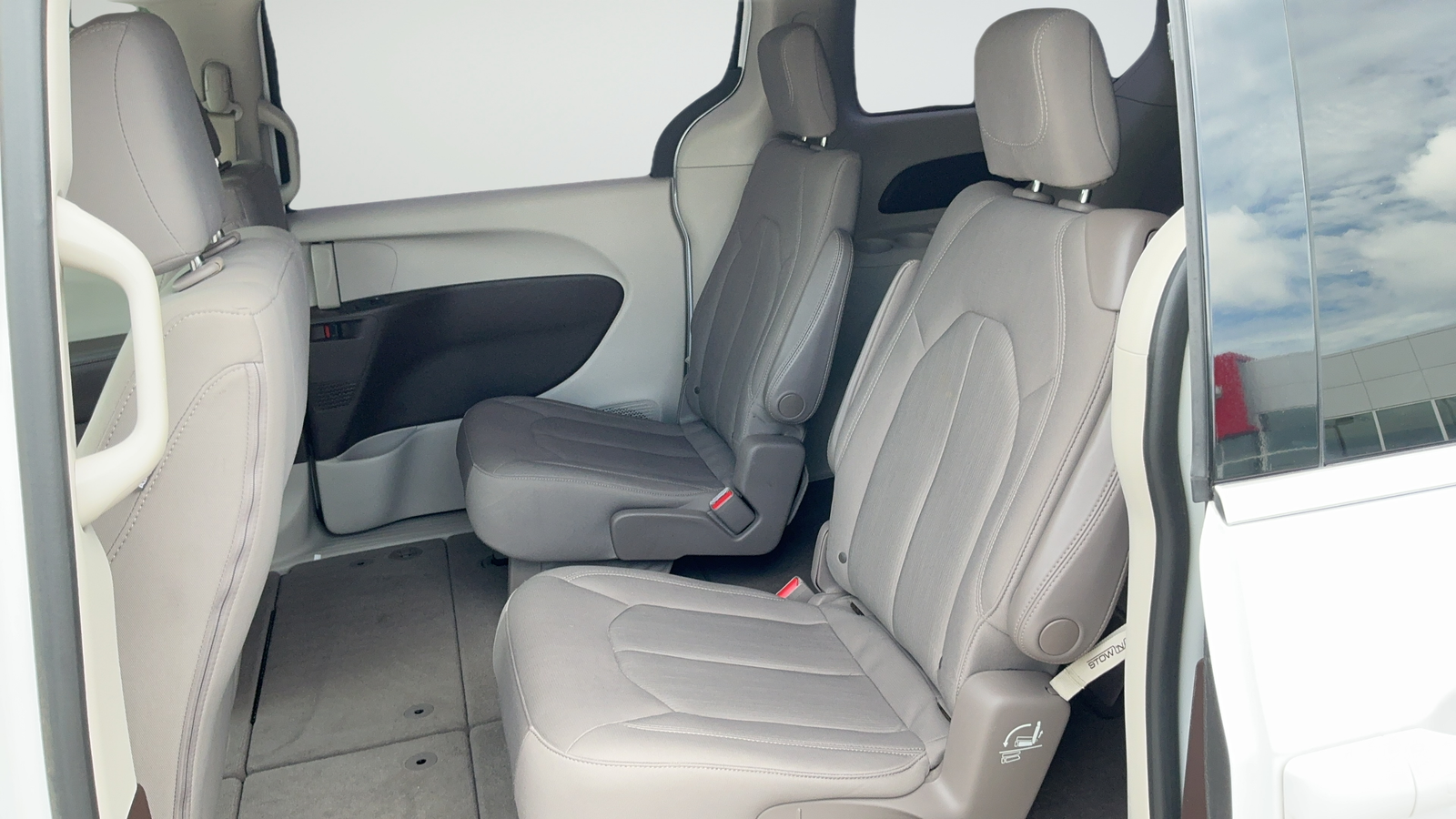 Used 2019 White Chrysler LX image 38