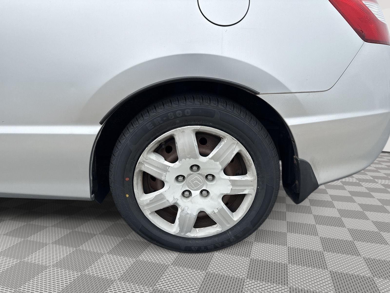 Used 2008 Alabaster Silver Metallic Honda LX image 15