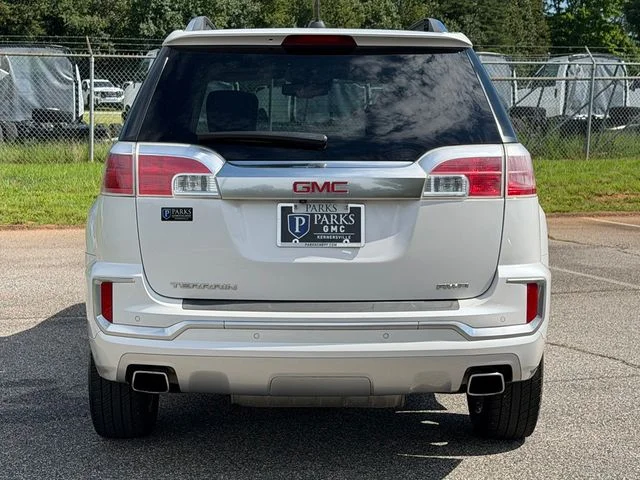 Used 2017 White GMC Denali image 34