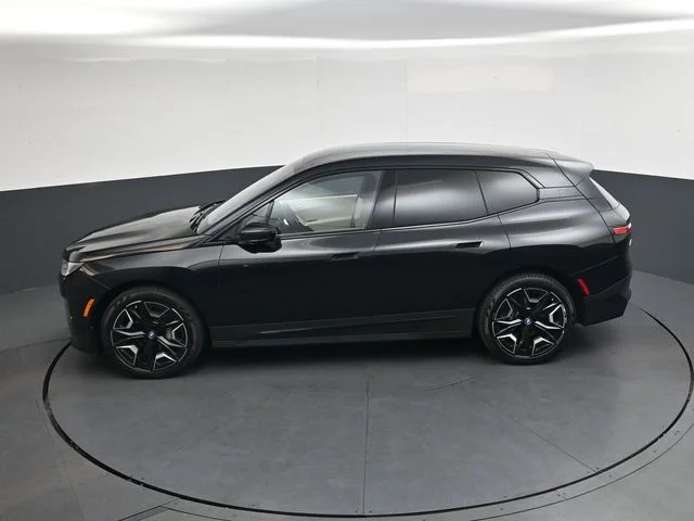 Used 2024 Black Sapphire Metallic BMW xDrive50 image 28