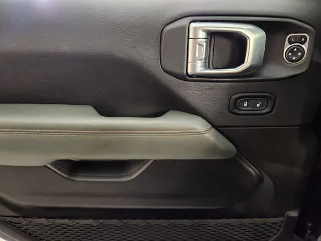 Used 2024 Black Clearcoat Jeep Mojave X image 22